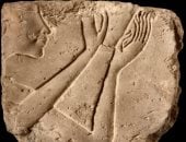 عرض منحوتة مصرية من عهد إخناتون معروضة للبيع.. اعرف سعرها