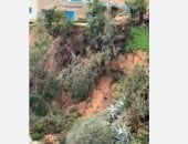 انزلاقات أرضية خطيرة تهدد الرصيف المقابل للبرج الأثرى بمدينة الحمامات فى تونس