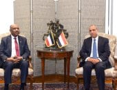 وزير الخارجية يبحث مع نظيره السوداني مستجدات الأوضاع في السودان
