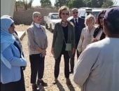 سفيرة الاتحاد الأوروبى تزور محطة تجفيف الطماطم الشتوية بإسنا.. فيديو