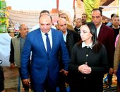 محافظ البحيرة تفتتح معرض أهلا رمضان لبيع السلع المخفضة بكوم حمادة