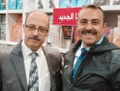 أيمن العايدي يُوقّع أحدث رواياته للقراء بمعرض الكتاب بحضور اللواء وليد السيسى.. فيديو وصور