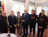 الفريق أسامة ربيع يكرم فريق الهوكى بنادى بورفؤاد بعد تتويجه بطلا لأفريقيا للأندية