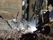 إزالة المنزل المائل بالمحلة بعد 4 أيام من أعمال الهدم لخطورته الداهمة