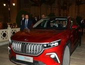 الرئيس السيسى يقود سيارة كهربائية بصحبة أردوغان من الاتحادية إلى مدينة نصر.. فيديو