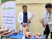 تسليم 8 أجهزة تعويضية وكراسى متحركة لذوى الهمم بأسوان ضمن حياة كريمة