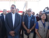 محافظ قنا: هدفنا تحسين دخل المزارع والحفاظ على كل قطرة مياه