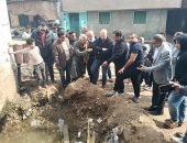 نائب محافظ الجيزة يتفقد منطقة المستودع بقرية الطرفاية لحل مشكلة تسرب المياه
