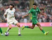 الأهلي يتخطى الحزم بثنائية ويرتقى لوصافة الدورى السعودى مؤقتا