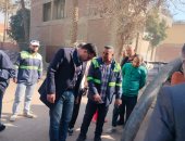 رئيس مياه القليوبية يتفقد الهبوط الأرضى المفاجئ بمطبق صرف صحى بالخانكة
