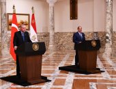 الرئيس السيسى وأردوغان يشاركان في الجلسة الختامية لمنتدى الأعمال المصري – التركي.. الرئيس السيسي يدعو مجتمع الأعمال فى البلدين إلى التركيز على تعزيز الاستثمارات الصناعية المشتركة فى المجالات ذات الأولوية