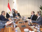 وزير قطاع الأعمال العام يبحث مع شركة إسبانية سبل تعزيز التعاون