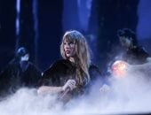 تايلور سويفت تعود للأضواء وتثير الجدل مع اقتراب طرح فيديو Opalite