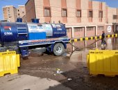 إصلاح عاجل لكسر خط مياه رئيسى بحى غرب سوهاج.. صور