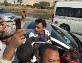 كواليس طريفة تجمع كزبرة بأهالى الصعيد خلال تصوير بيبو.. يغنون الأقصر بلدنا