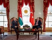 أهم الأخبار العالمية والعربية حتى منتصف الليل.. ترامب يخطط لوقف حرب أوكرانيا بحلول الصيف.. ملك الأردن يبحث مع رئيس تركيا الاستقرار الإقليمي.. زيارة بابا الفاتيكان للبنان ترسل باقات الأمل.. دعم إسلامي لـ باكستان