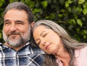 عيد الحب 2026.. دراسة: الجلوس بجوار الحبيب يساعد على النعاس لهذا السبب