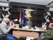 محافظ أسوان يبحث دعم الإسعاف النهرى وتوفير لنشات مجهزة