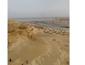 البحيرة المسحورة في الفيوم.. ظاهرة طبيعية تتغير ألوانها طوال اليوم