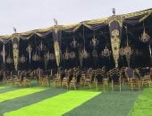 تجهيز سرادق عزاء لاستقبال المعزين فى جد محمد صلاح بقرية نجريج.. فيديو وصور