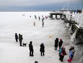 بحر البلطيق المغطى بالجليد أيقونة السياحة الشتوية فى بولندا