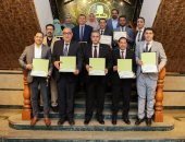 محافظ كفر الشيخ يكرم الكوادر الطبية المتميزة بالمحافظة.. صور