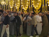 والده وشقيقه يتلقون واجب العزاء.. مباشر من سرادق عزاء جد محمد صلاح.. فيديو