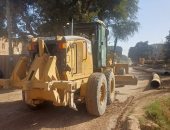 محافظ سوهاج: بدء تمهيد وتسوية الطرق بقرية بني حميل استجابة للأهالى