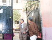 مدير تعليم الجيزة يشدد على تكثيف الإشراف ببوابات المدارس والفناءات