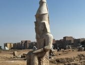الانتهاء من أعمال ترميم وتركيب تمثال الملك رمسيس الثاني بالمنيا