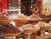 البلح الأسوانى يغزو الأسواق قبل رمضان وينشط حركة البيع.. صور