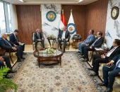 وزير البترول تابع مع مسئولي إينى خطط زيادة الإنتاج وربط الحقول القبرصية