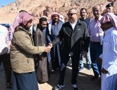 محافظ جنوب سيناء يزور «طوبيا» بمدينة طابا ويلتقى مشايخ وعواقل التجمع.. صور