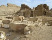 «ديمية السباع».. أطلال مدينة التماسيح والأسود بالفيوم.. أسسها الإسكندر الأكبر لتكون شريان التجارة فى مصر القديمة.. وتضم أنفاقًا غامضة ومعابد مدفونة.. وكانت يومًا ما جنة للصيادين على ضفاف بحيرة قارون.. صور