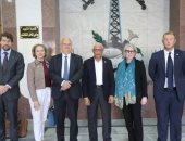 محافظ شمال سيناء يستقبل وفدا أجنبيا لبحث الجهود الإنسانية تجاه غزة.. صور