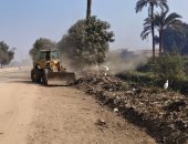 العياط ترفع 220 طن مخلفات وتكثف أعمال تمهيد الطرق بالقرى.. صور