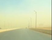 عاصفة ترابية تضرب العاصمة.. والشرطة تساعد المواطنين على الطرق