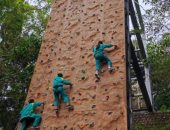 مدرسة إعدادية فى تايوان تشترط تسلق جدار صخرى لنيل شهادة التخرج.. فيديو