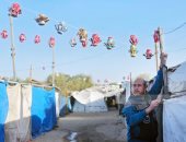 بهجة رغم الدمار.. أطفال غزة يصنعون فانوس رمضان بأيدى البراءة