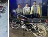 كاميرات المراقبة تفضح لصوص أمام مستشفى فاقوس سرقوا دراجة نارية