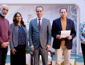 وثائقيات ماسبيرو.. المسلماني يزور فريق عمل وثائقى أينشتاين في بورسعيد