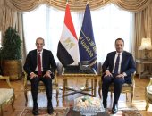 وزارة الاتصالات تشهد مراسم تسليم وتسلم بين الوزيرين السابق والحالي