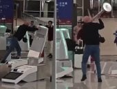 بريطانى يحطم مكاتب تسجيل وصول مطار هونغ كونغ بعمود معدنى ويثير ذعر المسافرين