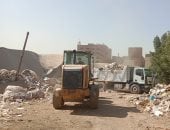 حملة مكبرة لوقف الحرق العشوائي بموقع فرز مخلفات بالجيزة.. صور