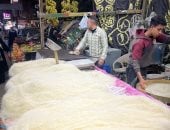 كنافة بلدي وقطايف.. شاهد أجواء رمضان وفرحة المواطنين بشوارع الدقهلية.. فيديو