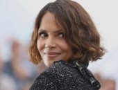 هالى بيرى ترد على الهوس بتقدم السن قبل إتمامها الستين: "العمر مجرد رقم"