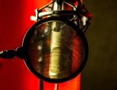 «استنسخوا نبرتى».. مذيع معروف يهاجم جوجل بسبب الذكاء الاصطناعى