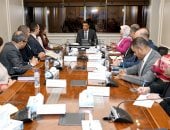 وزير الصناعة يبحث مع نيسان للسيارات خطط الشركة للتوسع فى مصر