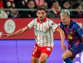 جيرونا يخطف فوزا مهما من نظيره برشلونة 2-1 في الدوري الإسباني