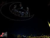 السماء تتحدث بكلمات الترحيب الرمضانية التراثية فوق مآذن الحسين.. صور